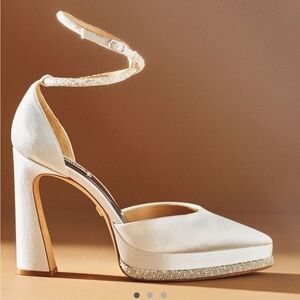 Badgley Mischka Eliana Platform Bridal Heels - NWT
